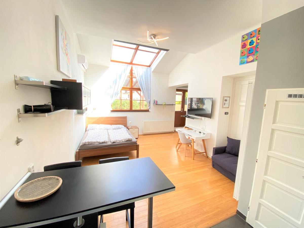 Black Eagle Apartments Prague Ngoại thất bức ảnh
