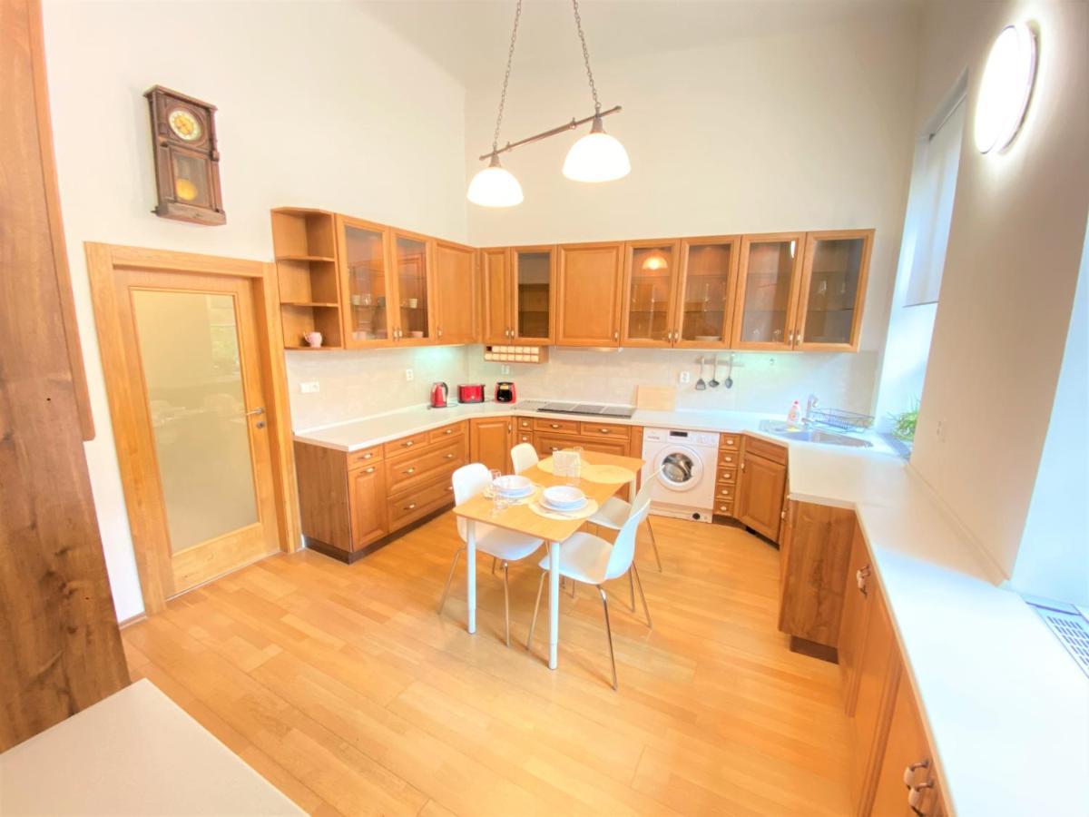 Black Eagle Apartments Prague Ngoại thất bức ảnh