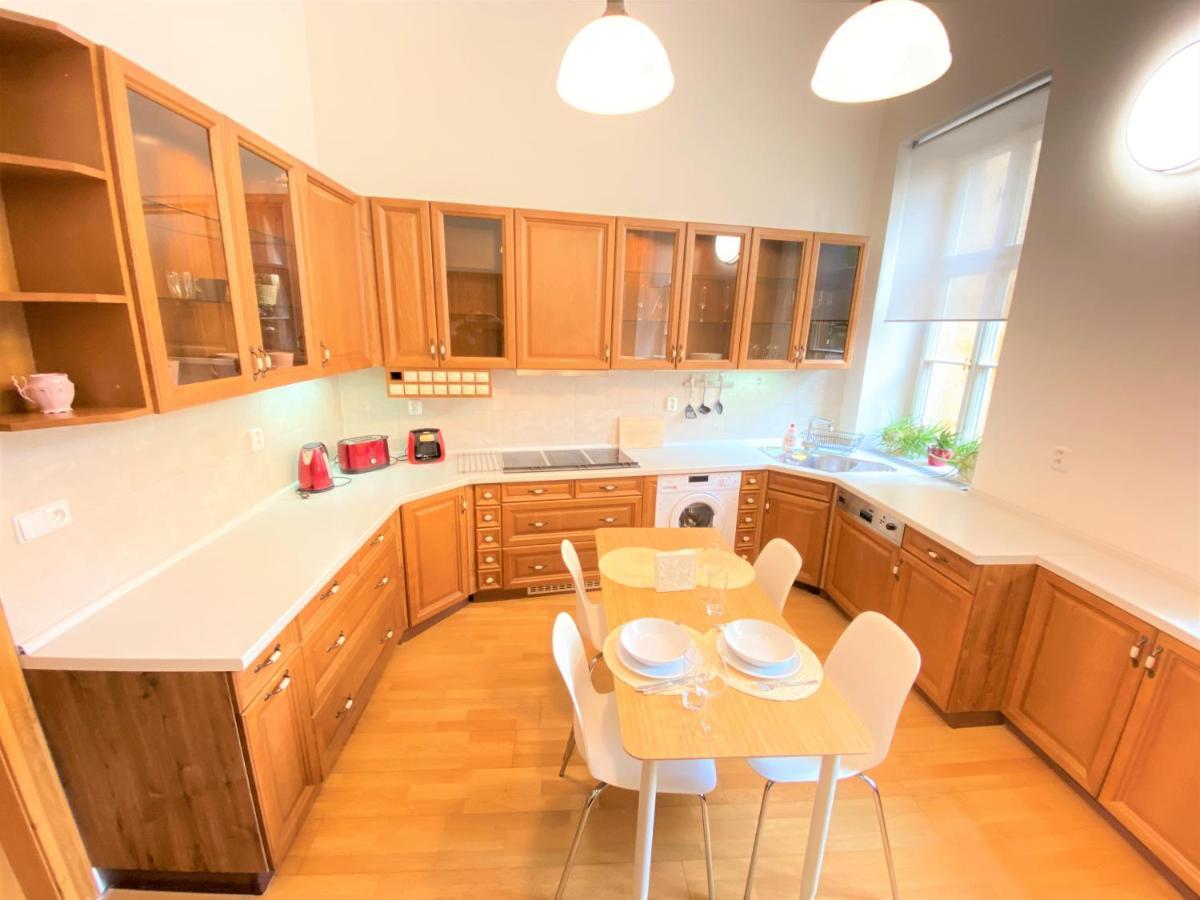 Black Eagle Apartments Prague Ngoại thất bức ảnh