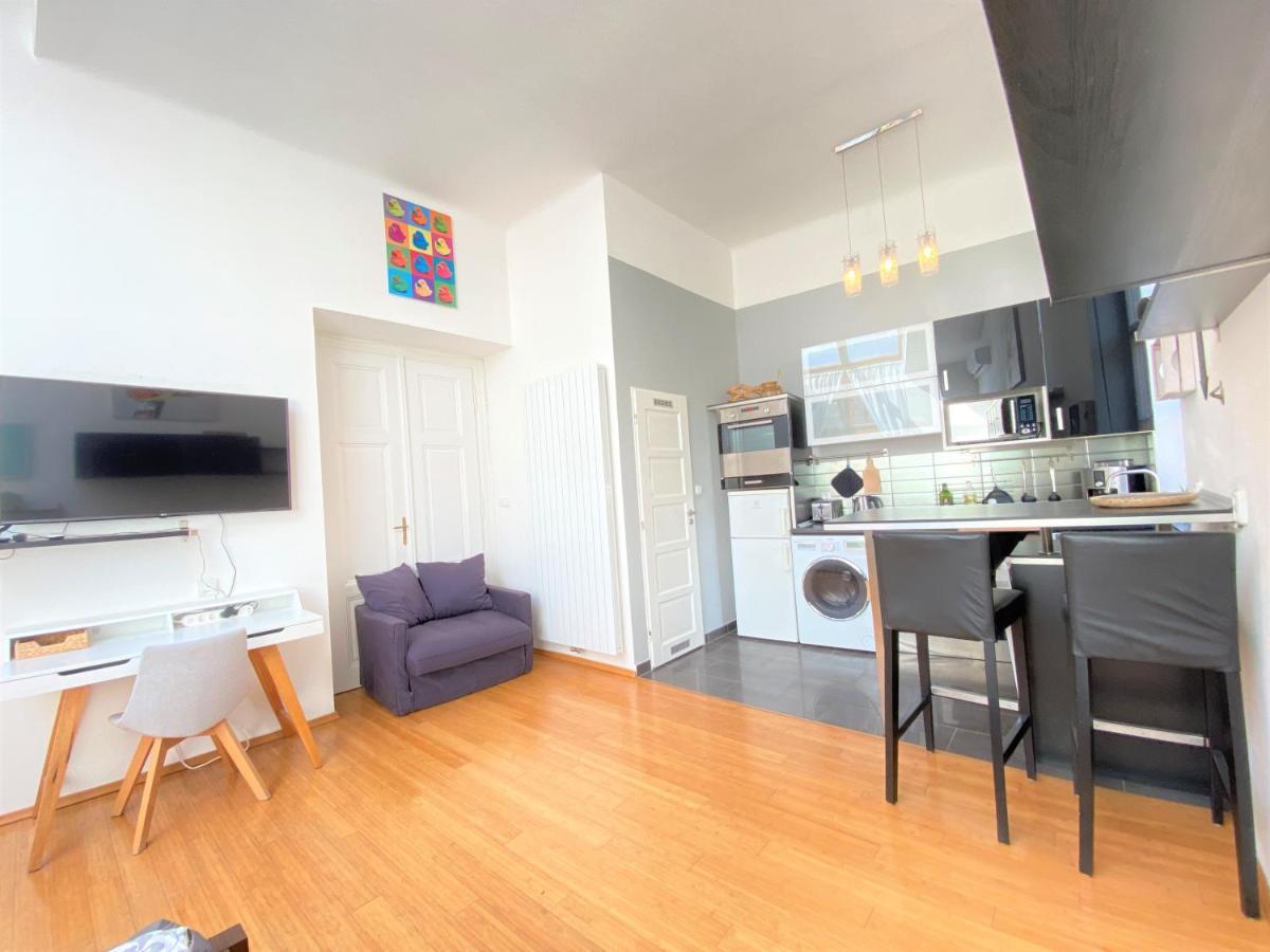 Black Eagle Apartments Prague Ngoại thất bức ảnh