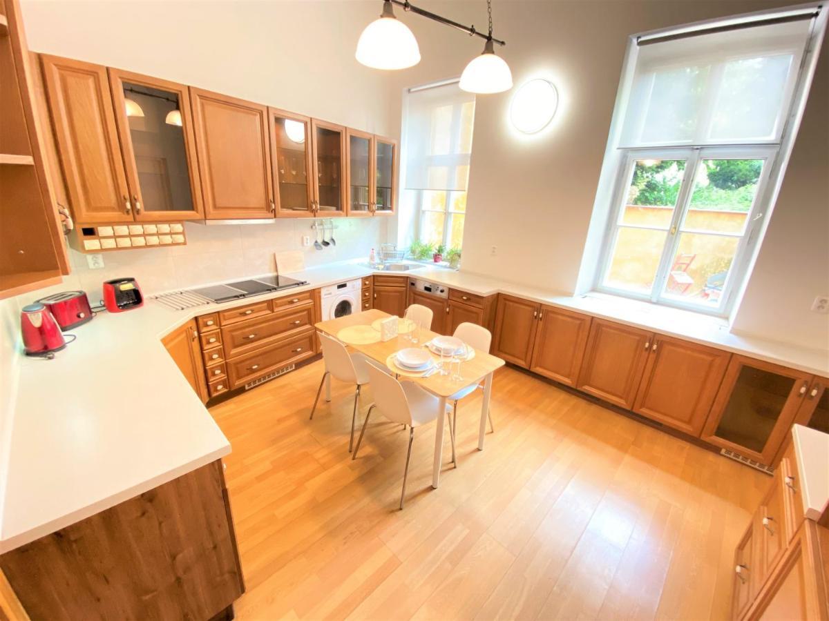 Black Eagle Apartments Prague Ngoại thất bức ảnh