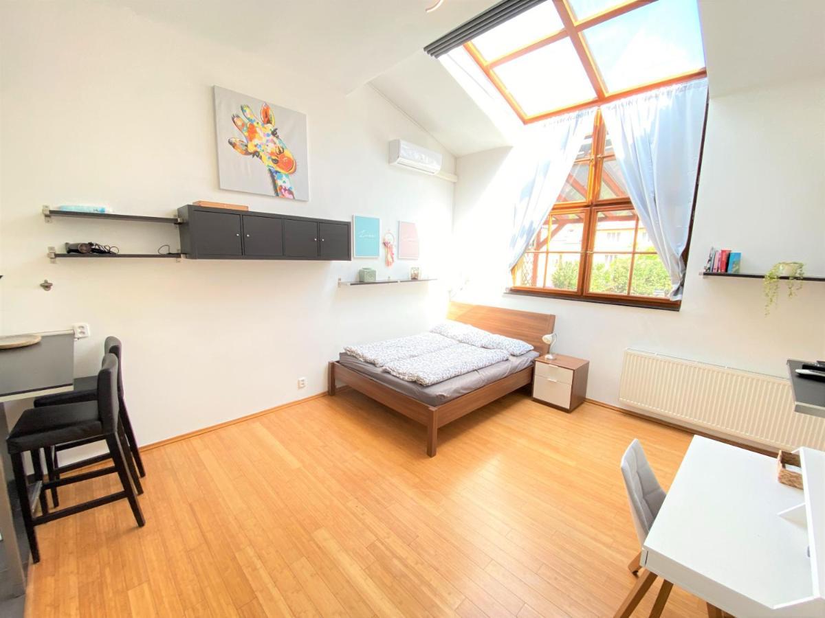 Black Eagle Apartments Prague Ngoại thất bức ảnh
