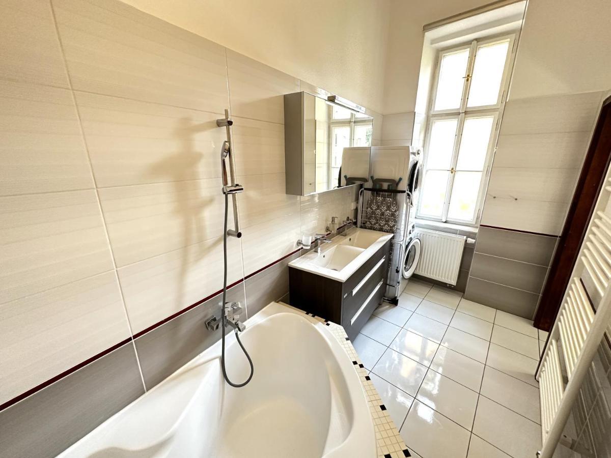 Black Eagle Apartments Prague Ngoại thất bức ảnh